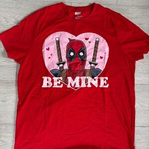 MARVEL DEADPOOL ~ Adult XL red heart loveT-SHIRT ~ Valentine's  "Be Mine" GUC